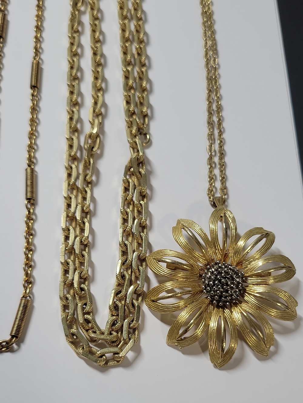 Gold Tone Flower Pendant Necklace - Elegant Women's Jewelry Lot